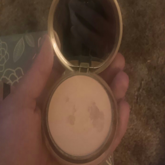 Too faced born this waymultiuse complexion powd(4) - Picture 4 of 4